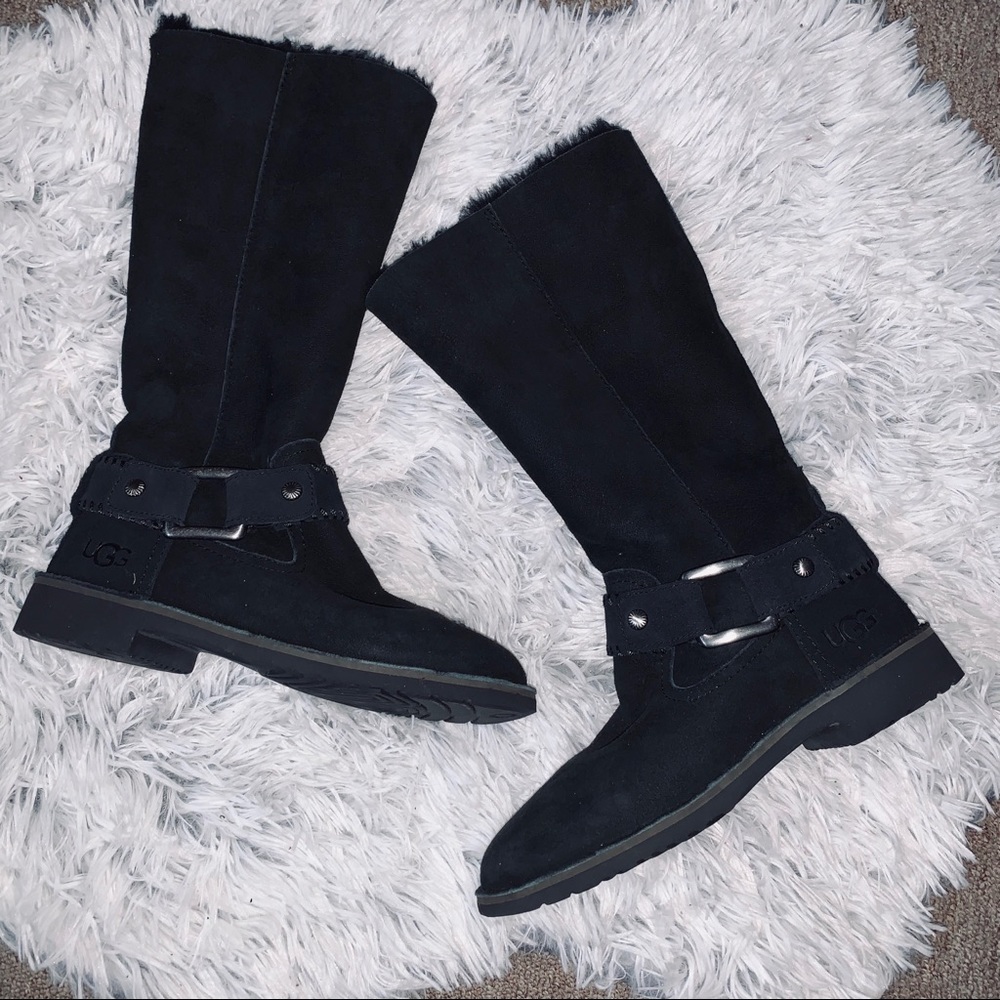 {UGG} Black Sheepskin Boots